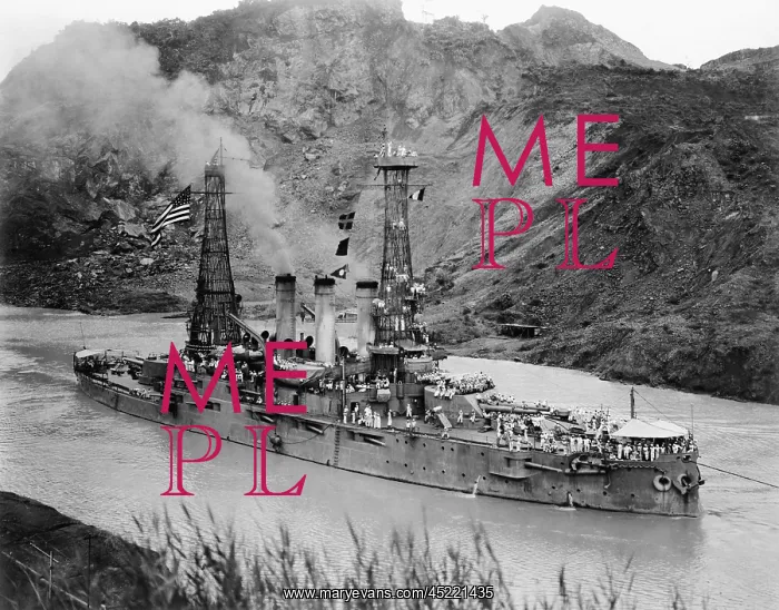 : U.S.S. Ohio passing through the Panama Canal ? : U.S.S. Ohio passing through the Panama Canal ?