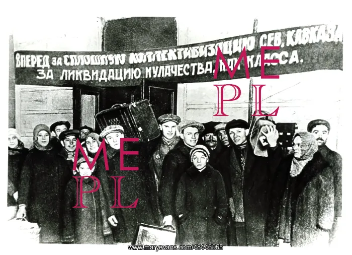 : USSR 1929: Workers leaving for the country to : USSR 1929: Workers leaving for the country to