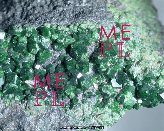 : Uvarovite garnet : Uvarovite garnet