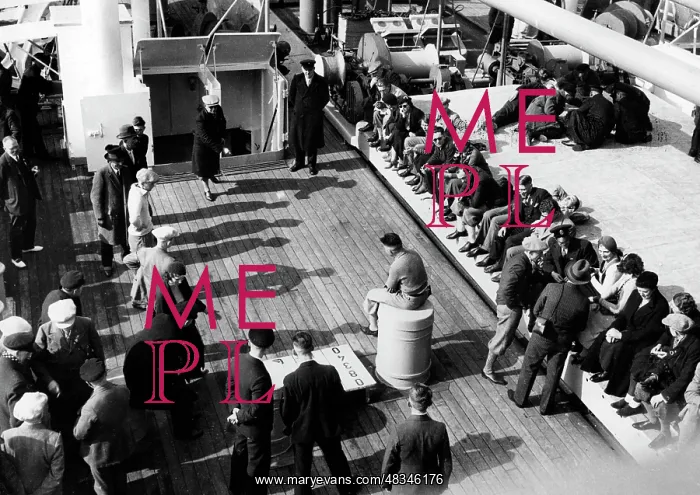: Vacationers playing on a KdF ship : Vacationers playing on a KdF ship