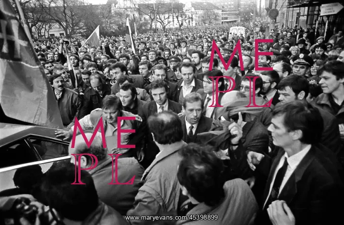 : Vaclav Havel - demonstration - Bratislava : Vaclav Havel - demonstration - Bratislava