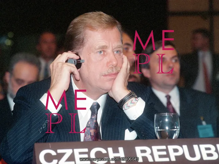 : Vaclav Havel - earphones : Vaclav Havel - earphones