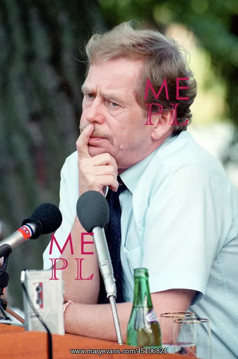 : Vaclav Havel - resignation - Lany Castle : Vaclav Havel - resignation - Lany Castle