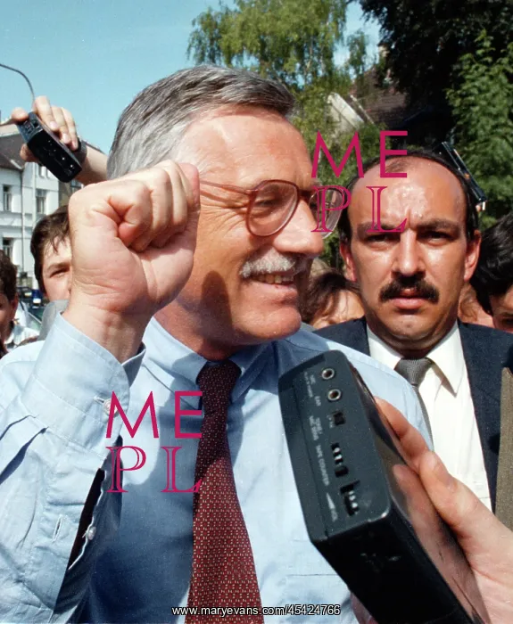 : Vaclav Klaus - gesture - talks - negotiations : Vaclav Klaus - gesture - talks - negotiations