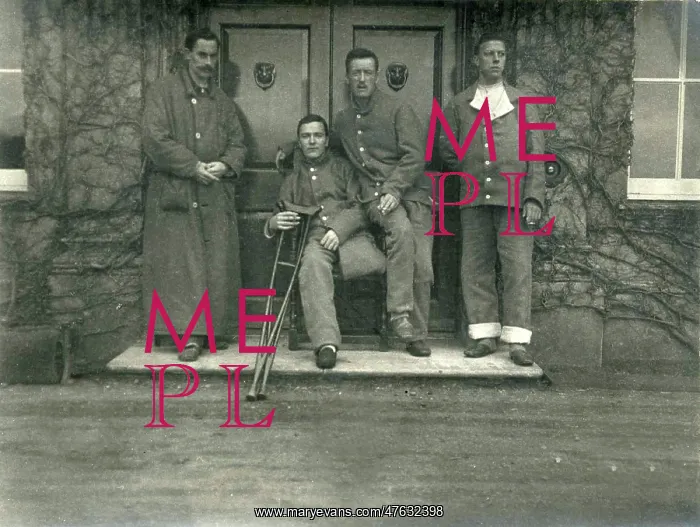 : Four VAD patients at Quex House front door : Four VAD patients at Quex House front door
