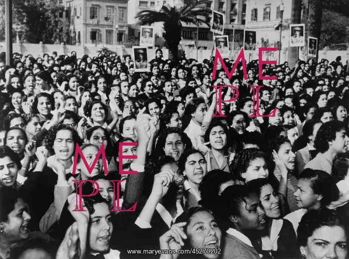 : VALUE!. Cairo suffragettes, some carry placards with photographs of Gamal Abdel Nasser : VALUE!. Cairo suffragettes, some carry placards with photographs of Gamal Abdel Nasser