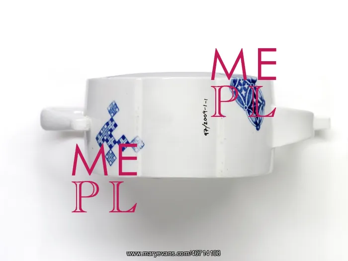  : Variety teapot, underside