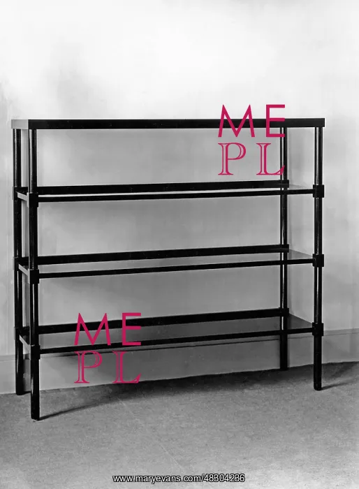 : Shelf. Varnished shelf (undated picture) : Shelf. Varnished shelf (undated picture)