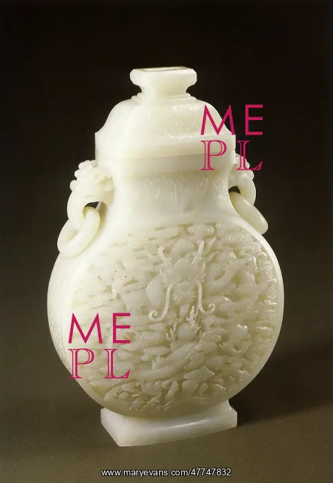  : Vase decorated with Motifs of Clouds and Dragons