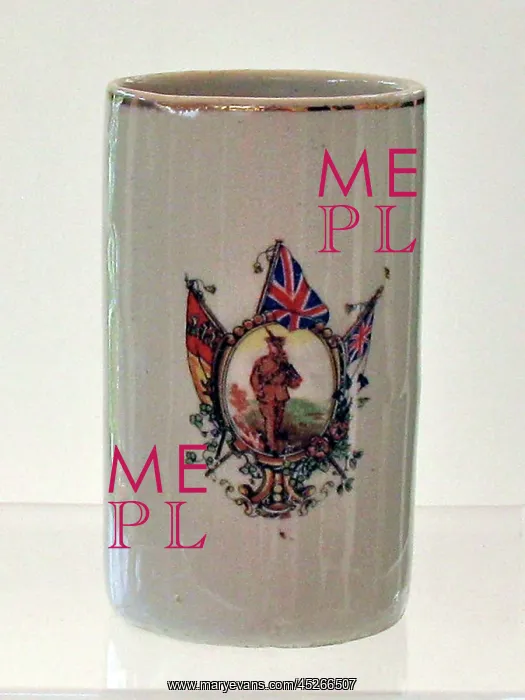 : Vase - Tommy plus flags : Vase - Tommy plus flags