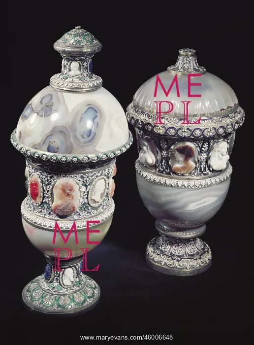 : Two vases with cap : Two vases with cap