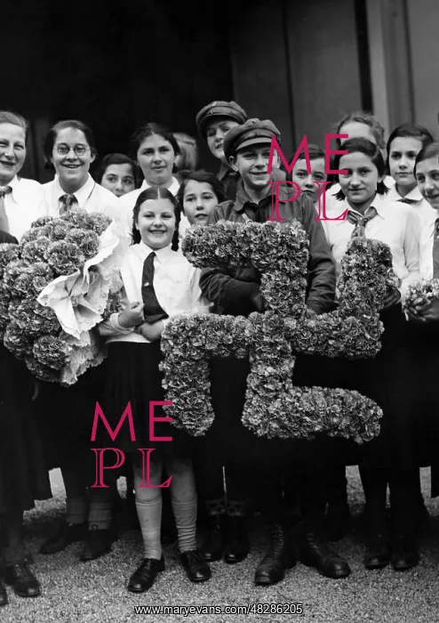 : VDA Youth on Cornflower Day, 1934 : VDA Youth on Cornflower Day, 1934