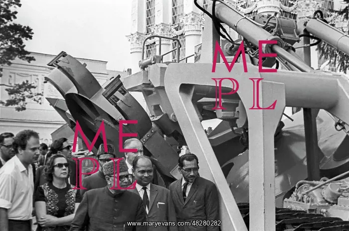 : In VDNKH, 1967 : In VDNKH, 1967
