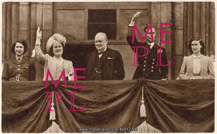 : V.E. Day - Balcony of Buckingham Palace : V.E. Day - Balcony of Buckingham Palace