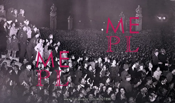  : VE Day - Crowds on VE night