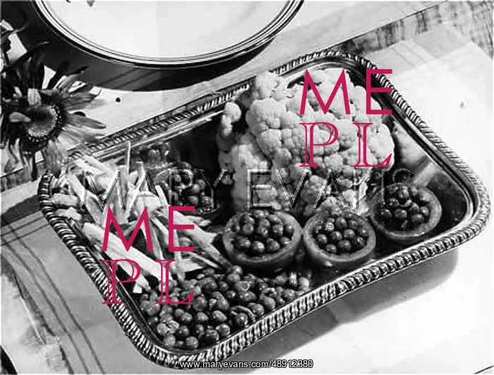  : VEGETABLES ON A TRAY