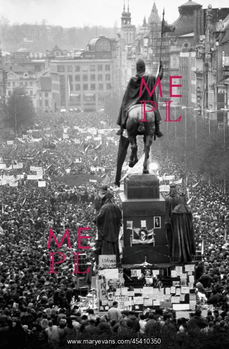 : Velvet Revolution - Demonstrations in Prague : Velvet Revolution - Demonstrations in Prague