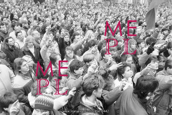 : Velvet Revolution - Demonstrations in Prague : Velvet Revolution - Demonstrations in Prague