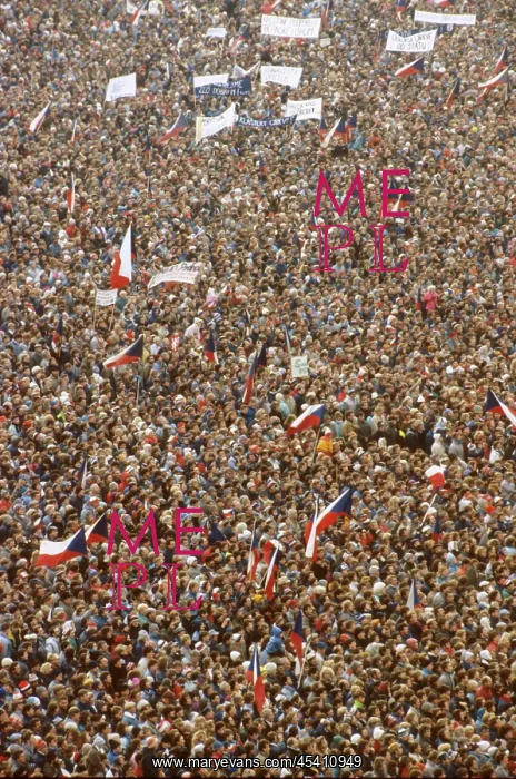 : Velvet Revolution - Demonstrations in Prague : Velvet Revolution - Demonstrations in Prague