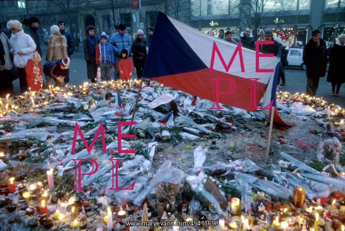 : Velvet Revolution - Demonstrations in Prague : Velvet Revolution - Demonstrations in Prague