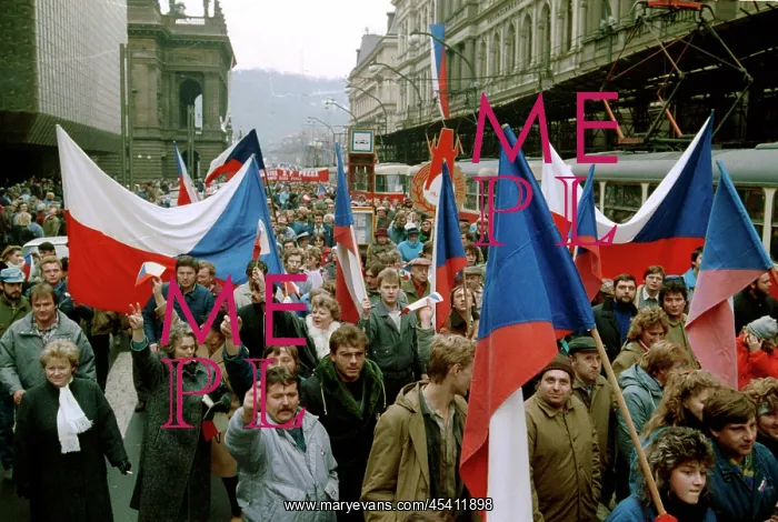 : Velvet Revolution - Demonstrations in Prague : Velvet Revolution - Demonstrations in Prague