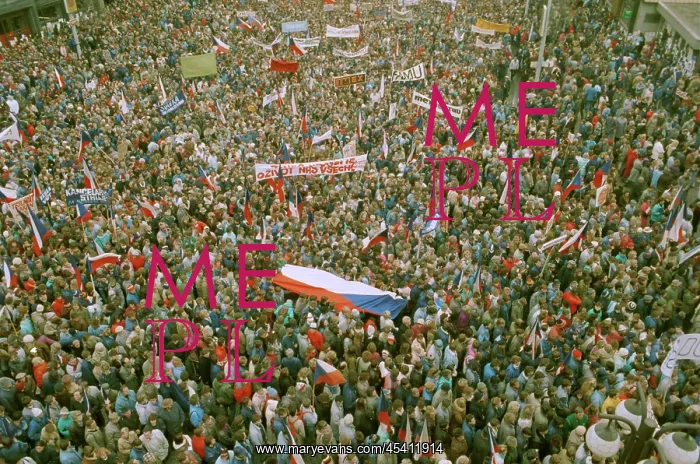 : Velvet Revolution - Demonstrations in Prague : Velvet Revolution - Demonstrations in Prague