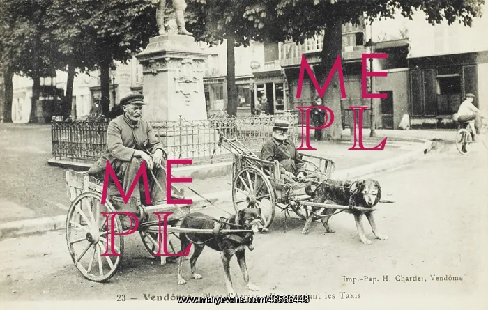 : Vendome Commune - Place d'Armes - Dogcarts & drivers : Vendome Commune - Place d'Armes - Dogcarts & drivers