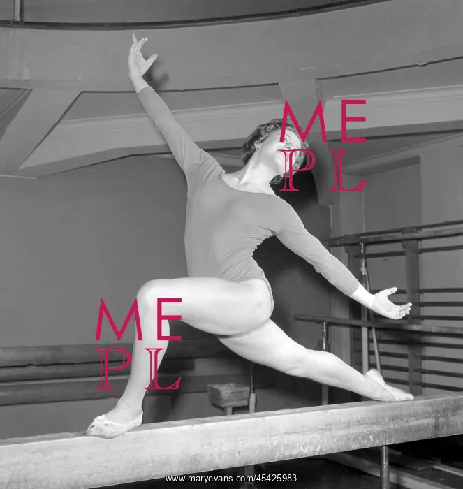: Vera Caslavska - beam - training - practise : Vera Caslavska - beam - training - practise