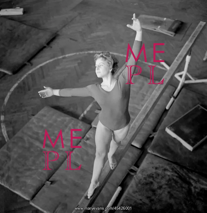 : Vera Caslavska - training - beam : Vera Caslavska - training - beam