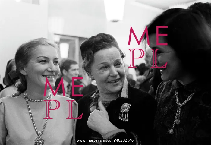 : Vera Maretskaya with Romanian actresses, 1969 : Vera Maretskaya with Romanian actresses, 1969