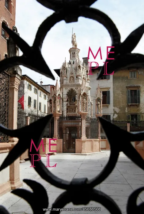 : Verona. Tomb of Cangrande I in the della Scala cemetery : Verona. Tomb of Cangrande I in the della Scala cemetery