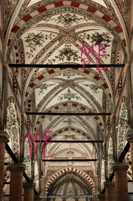 : Verona. Low angle view of the ceilings of the central nave : Verona. Low angle view of the ceilings of the central nave