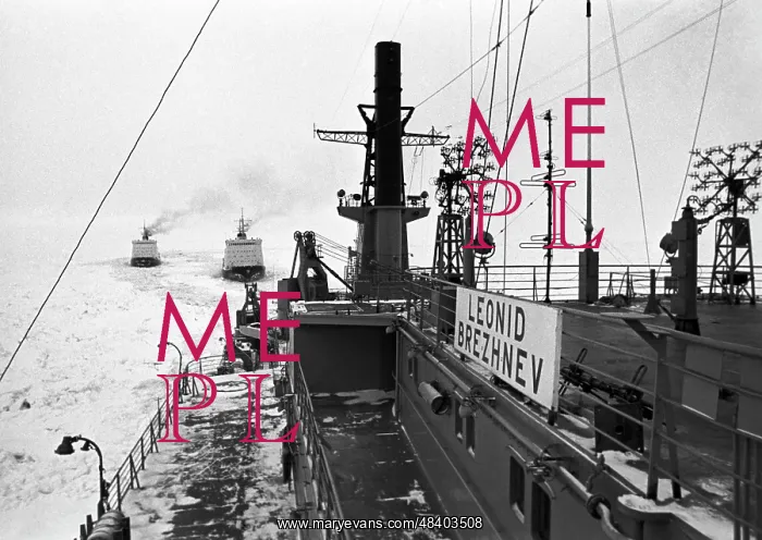: Vessel escort in Chukchi Sea, 1983 : Vessel escort in Chukchi Sea, 1983