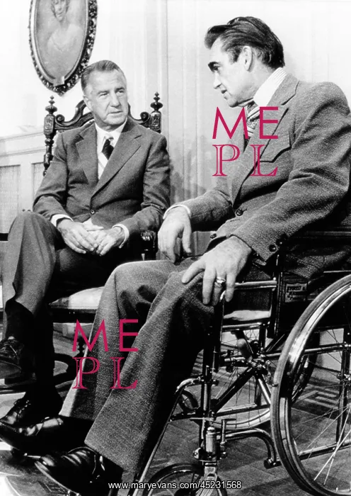 : Vice President Spiro Agnew visits with right ? : Vice President Spiro Agnew visits with right ?