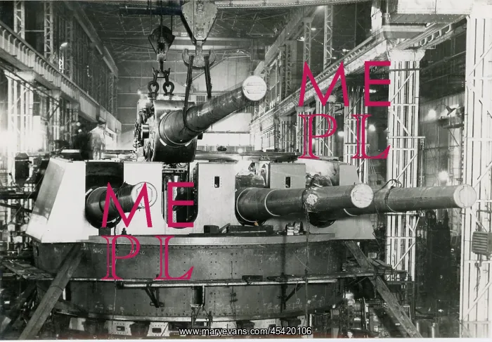 : Vickers-Armstrong Elswick Works. Newcastle Upon Tyne : Vickers-Armstrong Elswick Works. Newcastle Upon Tyne