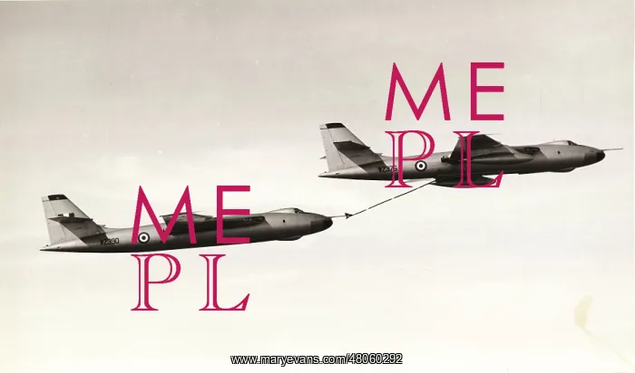 : Vickers Valiant refuels another Valiant : Vickers Valiant refuels another Valiant