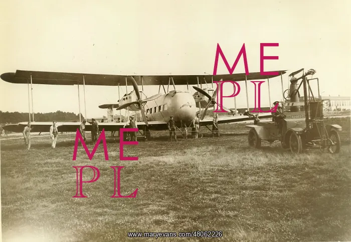 : Vickers Vimy Commercial G-EAUL at Martlesham Heath in 1920 : Vickers Vimy Commercial G-EAUL at Martlesham Heath in 1920