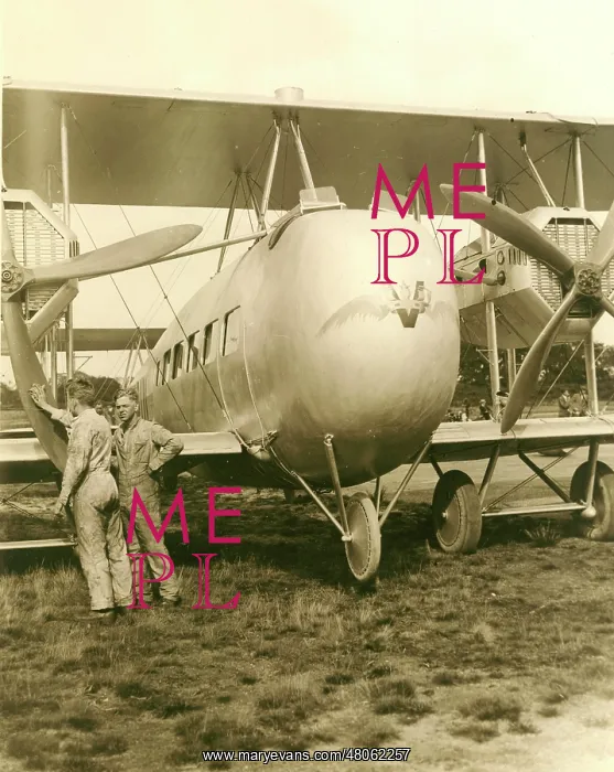 : Vickers Vimy Commercial G-EAUL at Martlesham Heath in 1920 : Vickers Vimy Commercial G-EAUL at Martlesham Heath in 1920