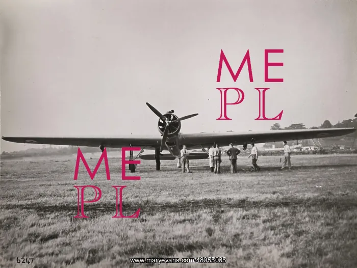 : Vickers Wellesley on the ground head-on : Vickers Wellesley on the ground head-on