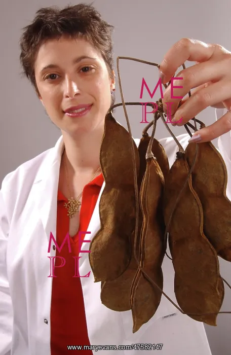 : Vicki Noble with botanical specimen : Vicki Noble with botanical specimen