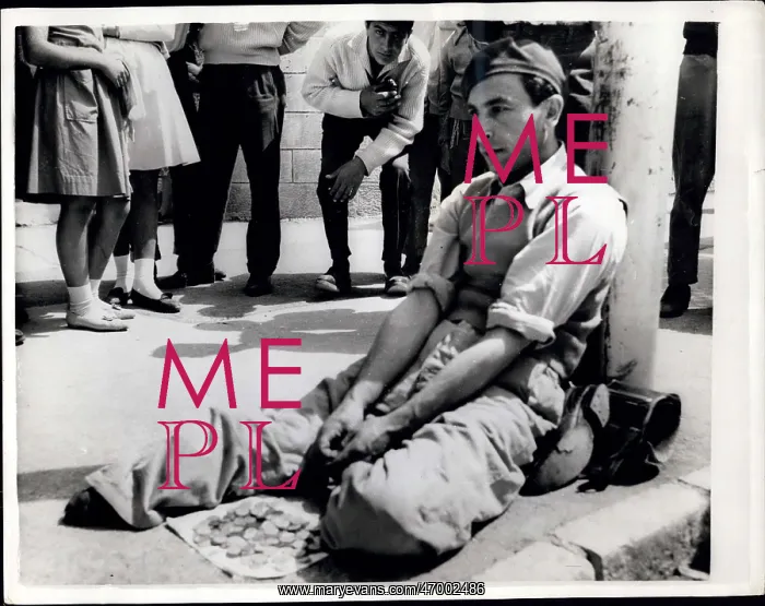 : Victim outside court building, Eichmann trial, Jerusalem : Victim outside court building, Eichmann trial, Jerusalem