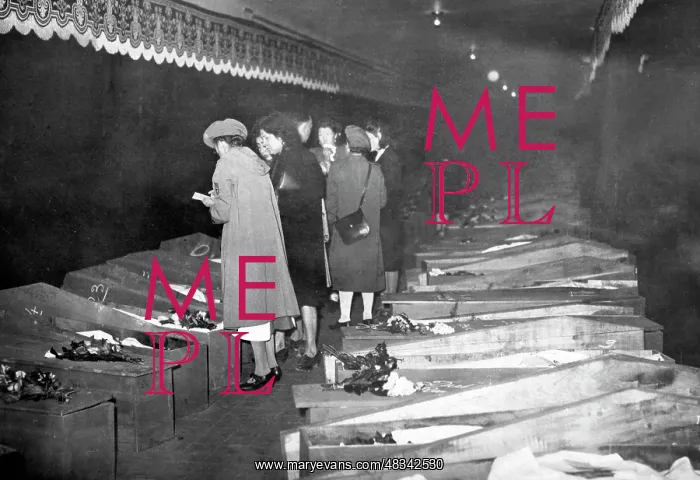 : Victims of an Allied bombing raid, 1943 : Victims of an Allied bombing raid, 1943
