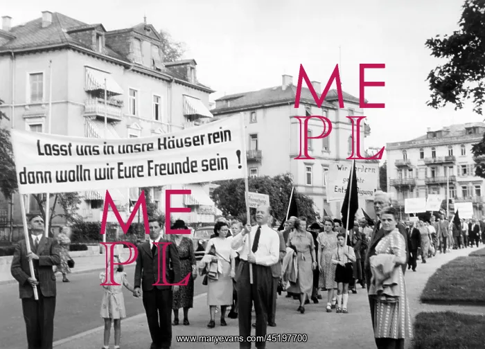 : Victims of occupation protesting in Bad Nauheim : Victims of occupation protesting in Bad Nauheim