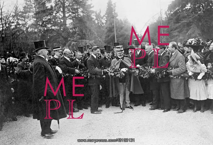 : Victor Emmanuel III. at the opening of the viaduct in Rome : Victor Emmanuel III. at the opening of the viaduct in Rome
