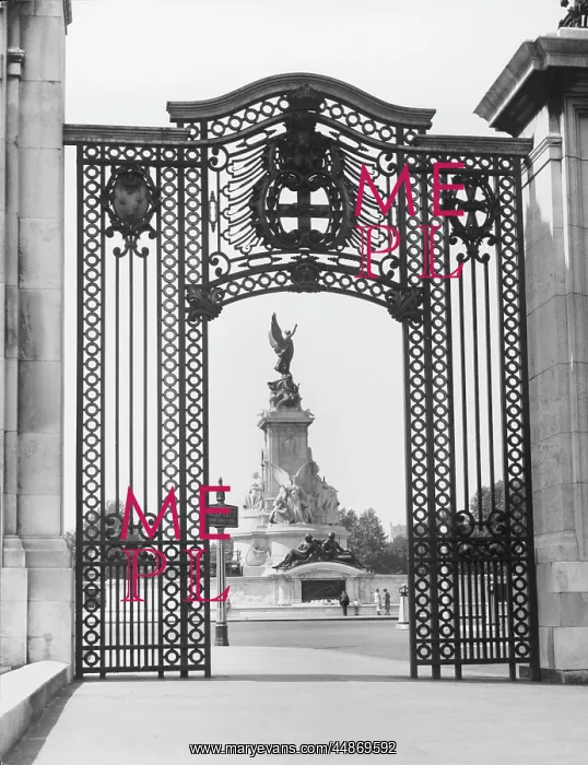 : VICTORIA MEMORIAL : VICTORIA MEMORIAL