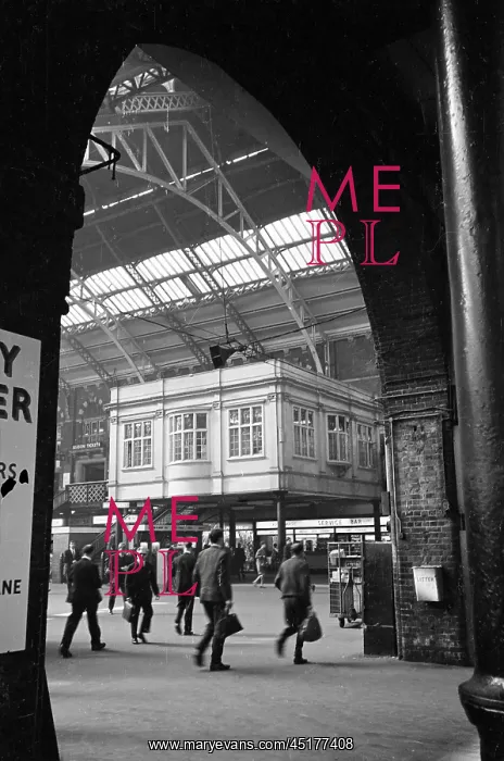 : Victoria Station : Victoria Station