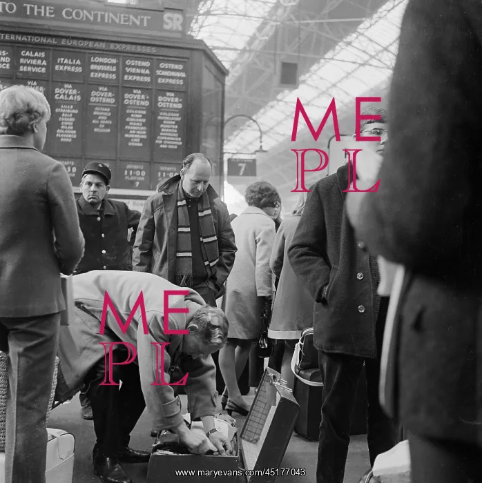 : Victoria Station, London : Victoria Station, London