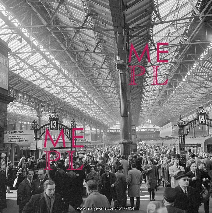 : Victoria Station, London : Victoria Station, London