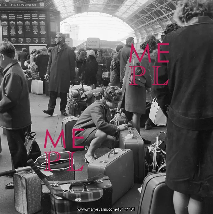 : Victoria Station, London : Victoria Station, London