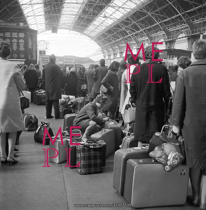 : Victoria Station, London : Victoria Station, London